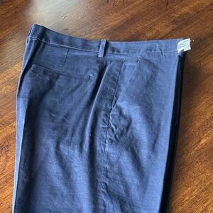 Theory Linen Blend Bermuda...Size 6...Dry Cleaned